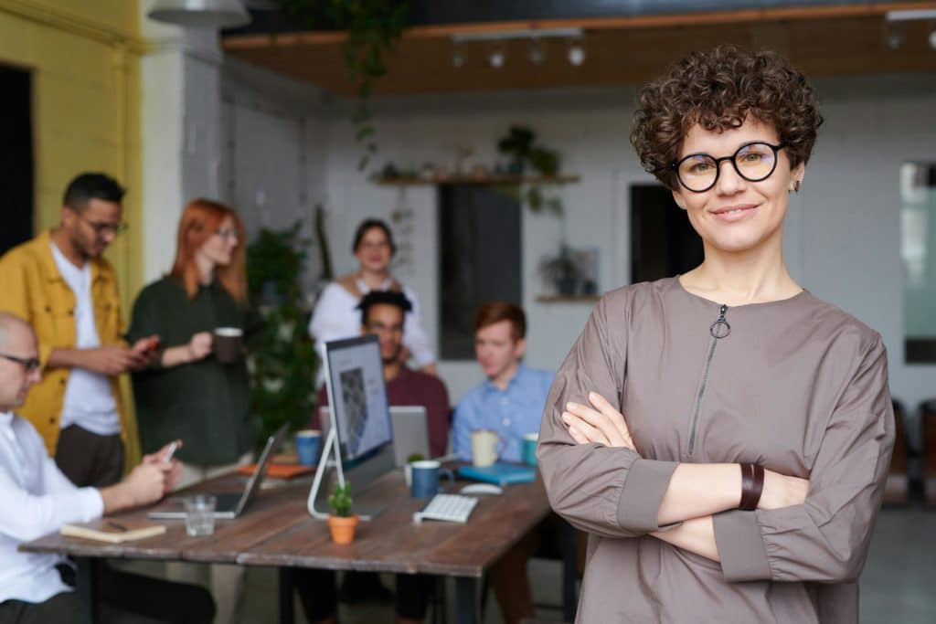Travail d'équipe dans la bonne humeur en entreprise