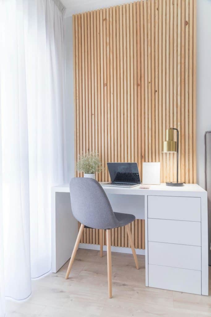 Un bureau épuré pour travailler